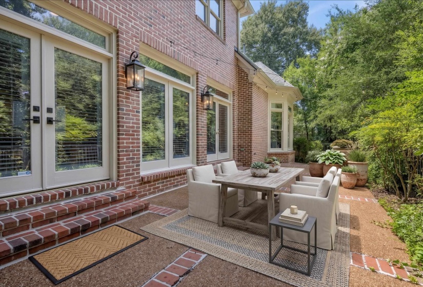 5576 BAYBERRY CV, Memphis, Tennessee 38120, 4 Bedroom Bedrooms, 8 Room Rooms,2.1 BathroomBathrooms,Residential,For Sale,BAYBERRY,0,10228820