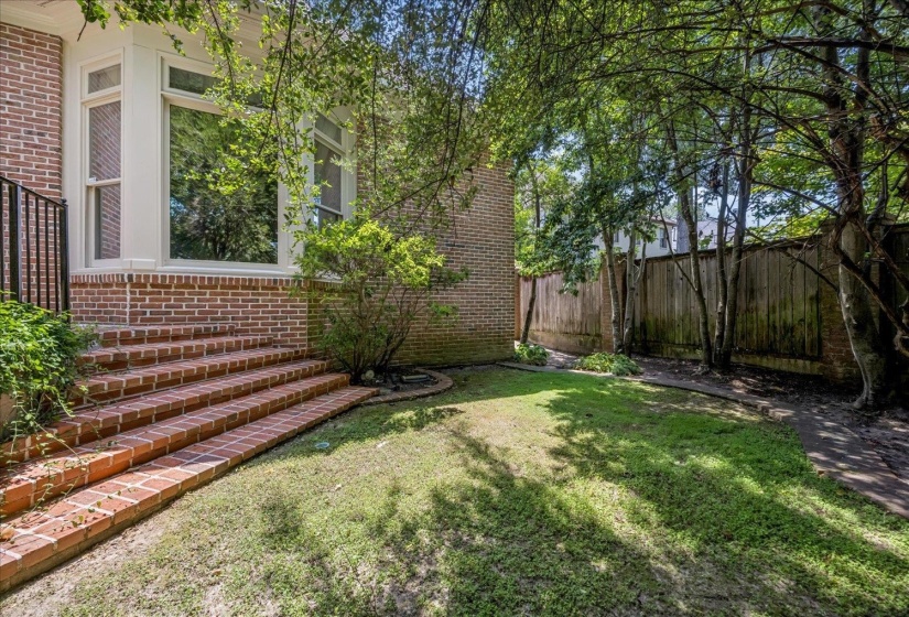 5576 BAYBERRY CV, Memphis, Tennessee 38120, 4 Bedroom Bedrooms, 8 Room Rooms,2.1 BathroomBathrooms,Residential,For Sale,BAYBERRY,0,10228820