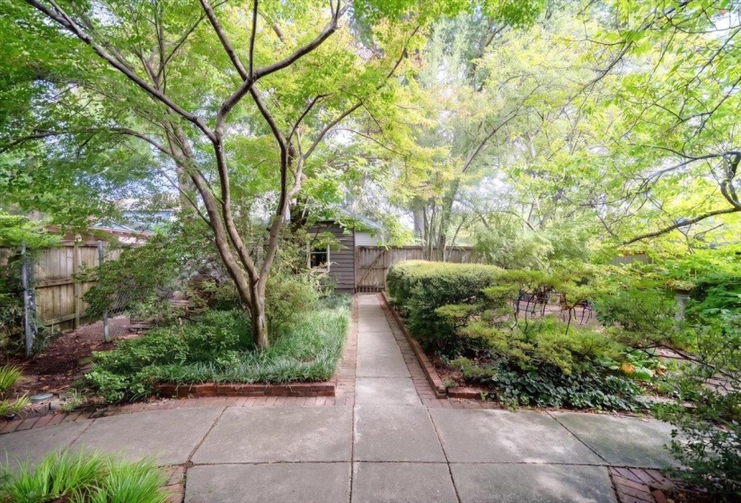 1904 HARBERT AVE, Memphis, Tennessee 38104, 5 Bedroom Bedrooms, 1 Room Rooms,3.1 BathroomBathrooms,Residential,For Sale,HARBERT,0,10228822
