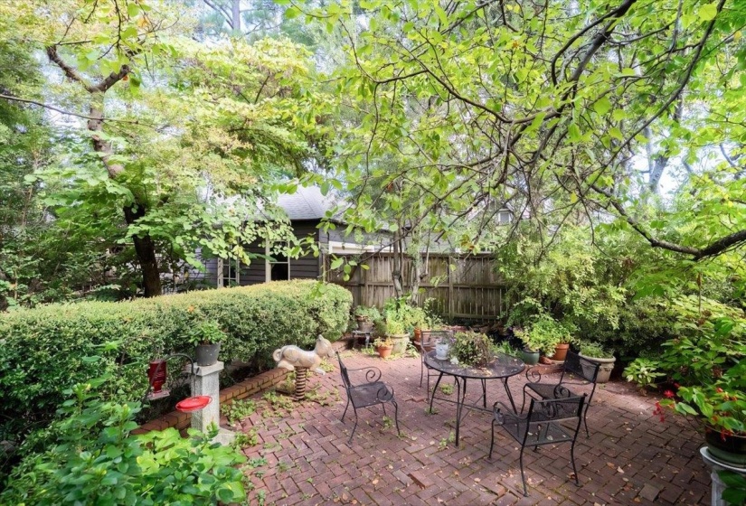 1904 HARBERT AVE, Memphis, Tennessee 38104, 5 Bedroom Bedrooms, 1 Room Rooms,3.1 BathroomBathrooms,Residential,For Sale,HARBERT,0,10228822