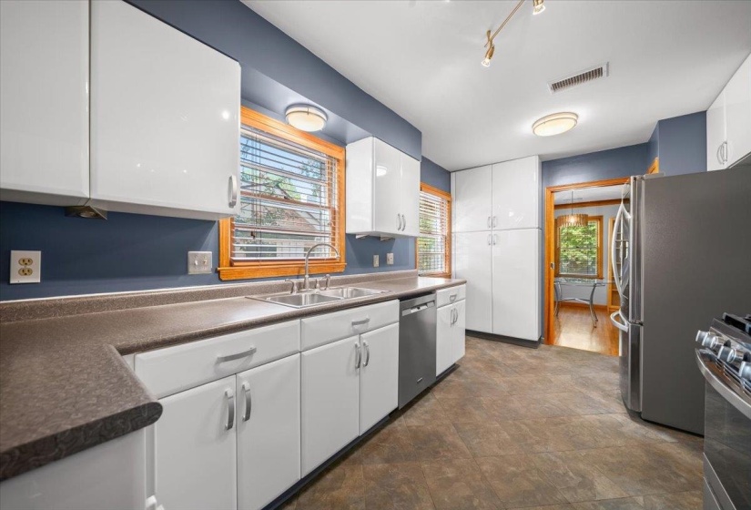 536 ALEXANDER ST, Memphis, Tennessee 38111, 3 Bedroom Bedrooms, 6 Room Rooms,1.1 BathroomBathrooms,Residential,For Sale,ALEXANDER,0,10228824
