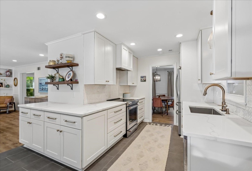 7109 WOODRIDGE LN, Germantown, Tennessee 38138, 5 Bedroom Bedrooms, 9 Room Rooms,2.1 BathroomBathrooms,Residential,For Sale,WOODRIDGE,0,10228829
