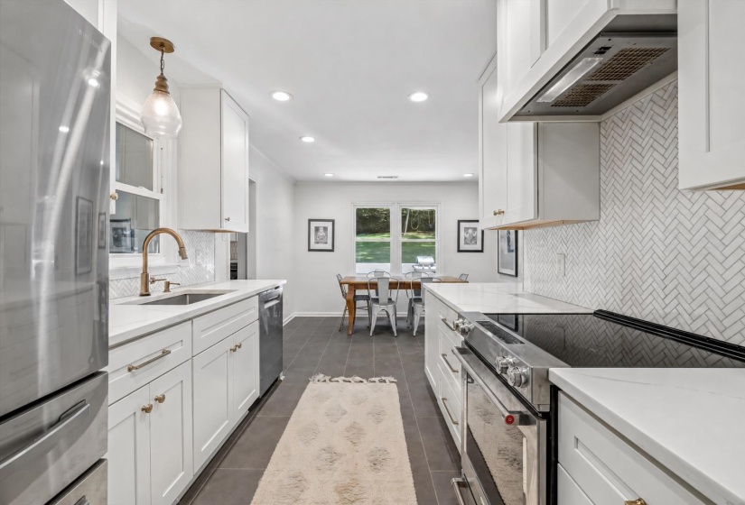 7109 WOODRIDGE LN, Germantown, Tennessee 38138, 5 Bedroom Bedrooms, 9 Room Rooms,2.1 BathroomBathrooms,Residential,For Sale,WOODRIDGE,0,10228829