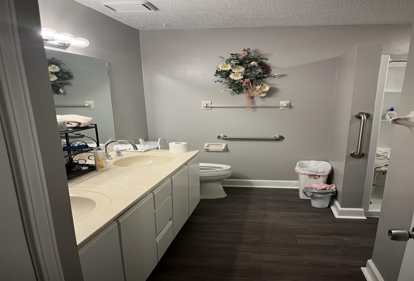 6646 PONDSIDE CIR, Memphis, Tennessee 38119, 2 Bedroom Bedrooms, 5 Room Rooms,1 BathroomBathrooms,Residential,For Sale,PONDSIDE,0,10228832
