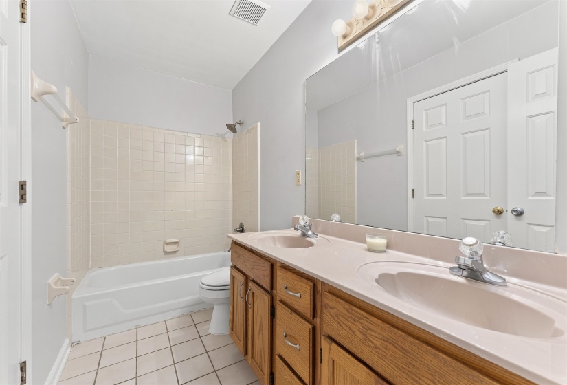 857 PARADISE DR, Cordova, Tennessee 38018, 4 Bedroom Bedrooms, 7 Room Rooms,2.1 BathroomBathrooms,Residential,For Sale,PARADISE,0,10228835