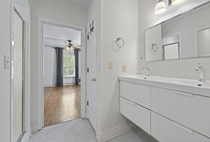 3619 KENWOOD AVE, Memphis, Tennessee 38122, 2 Bedroom Bedrooms, 5 Room Rooms,2 BathroomBathrooms,Residential,For Sale,KENWOOD,0,10228891
