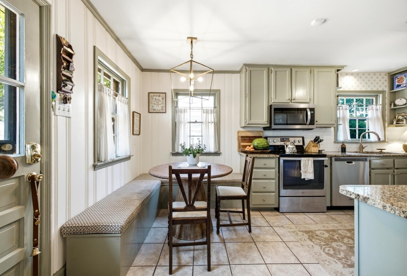 515 MELODY LN, Memphis, Tennessee 38120, 4 Bedroom Bedrooms, 9 Room Rooms,3 BathroomBathrooms,Residential,For Sale,MELODY,0,10228892