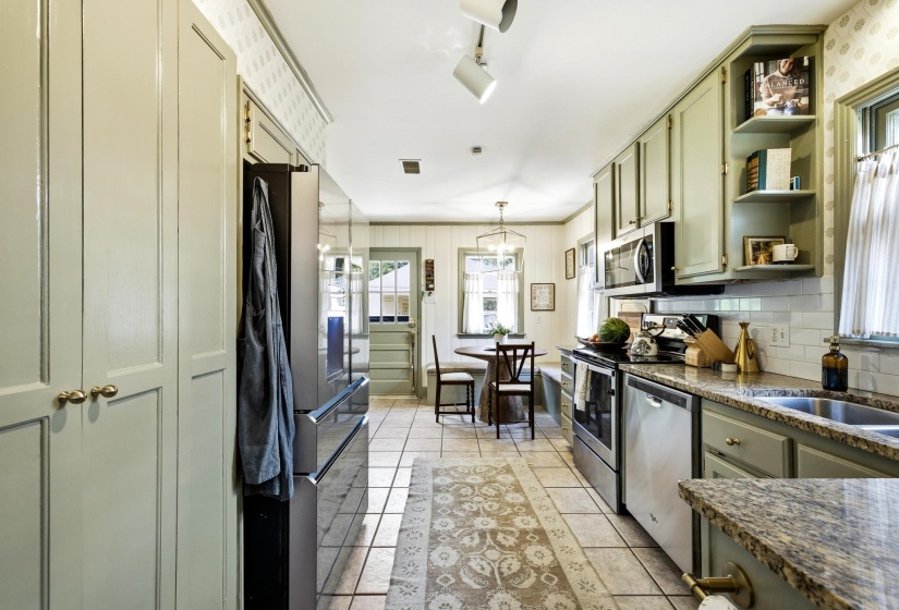 515 MELODY LN, Memphis, Tennessee 38120, 4 Bedroom Bedrooms, 9 Room Rooms,3 BathroomBathrooms,Residential,For Sale,MELODY,0,10228892