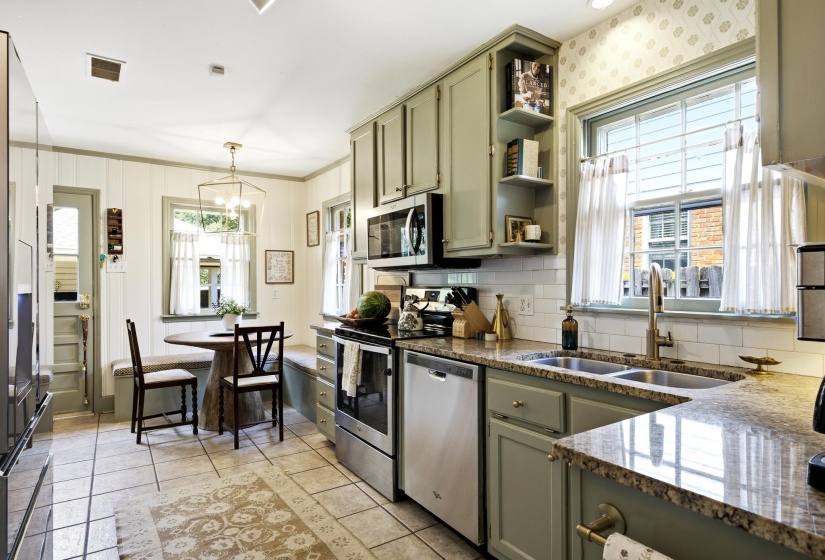 515 MELODY LN, Memphis, Tennessee 38120, 4 Bedroom Bedrooms, 9 Room Rooms,3 BathroomBathrooms,Residential,For Sale,MELODY,0,10228892
