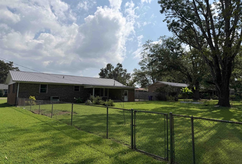 295 CENTRAL AVE, Savannah, Tennessee 38372, 3 Bedroom Bedrooms, 7 Room Rooms,2 BathroomBathrooms,Residential,For Sale,CENTRAL,0,10228895