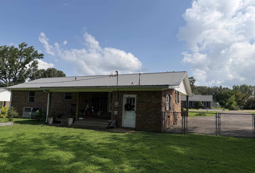 295 CENTRAL AVE, Savannah, Tennessee 38372, 3 Bedroom Bedrooms, 7 Room Rooms,2 BathroomBathrooms,Residential,For Sale,CENTRAL,0,10228895