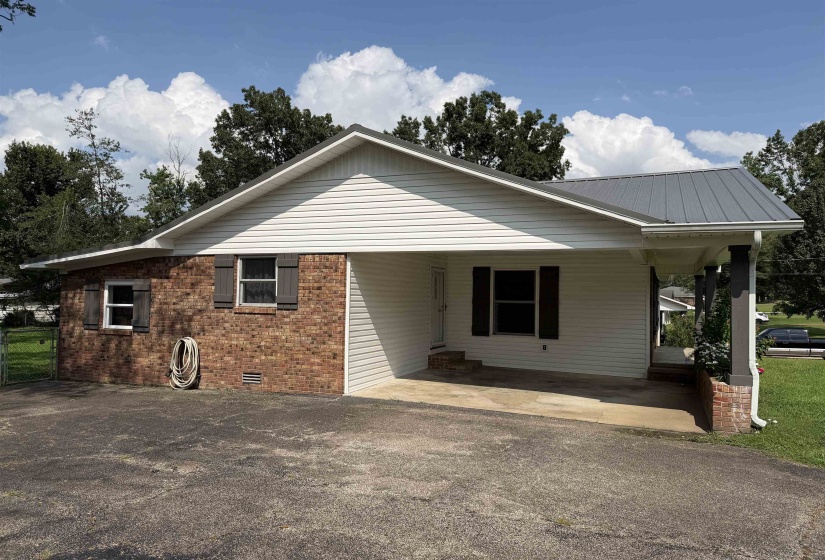 295 CENTRAL AVE, Savannah, Tennessee 38372, 3 Bedroom Bedrooms, 7 Room Rooms,2 BathroomBathrooms,Residential,For Sale,CENTRAL,0,10228895