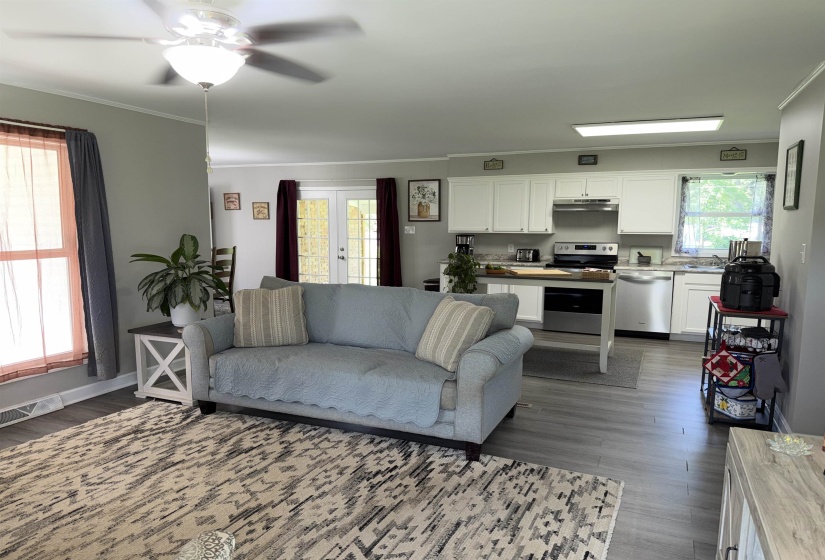 295 CENTRAL AVE, Savannah, Tennessee 38372, 3 Bedroom Bedrooms, 7 Room Rooms,2 BathroomBathrooms,Residential,For Sale,CENTRAL,0,10228895