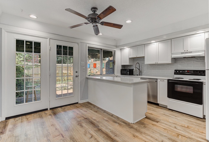 5845 PARK AVE, Memphis, Tennessee 38119, 2 Bedroom Bedrooms, 5 Room Rooms,1.1 BathroomBathrooms,Residential,For Sale,PARK,0,10228898