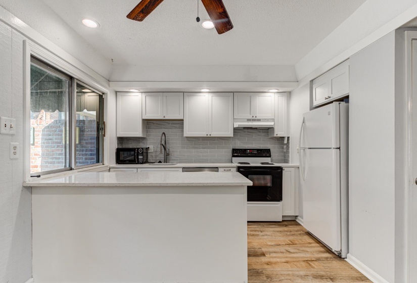 5845 PARK AVE, Memphis, Tennessee 38119, 2 Bedroom Bedrooms, 5 Room Rooms,1.1 BathroomBathrooms,Residential,For Sale,PARK,0,10228898