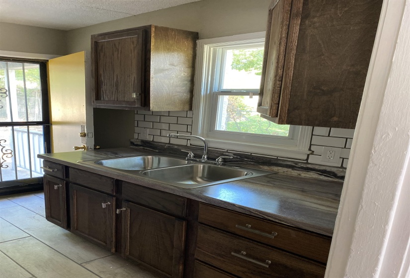 705 & 707 SEMMES ST, Memphis, Tennessee 38111, 3 Bedroom Bedrooms, 8 Room Rooms,2 BathroomBathrooms,Residential,For Sale,SEMMES,0,10228841