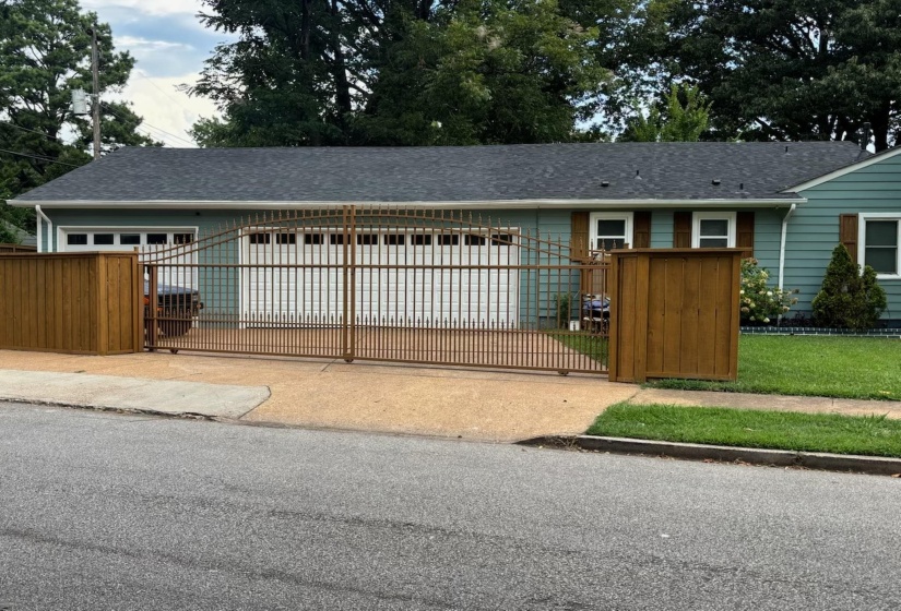 1305 GHERALD ST, Memphis, Tennessee 38108, 4 Bedroom Bedrooms, 7 Room Rooms,3.1 BathroomBathrooms,Residential,For Sale,GHERALD,0,10228845