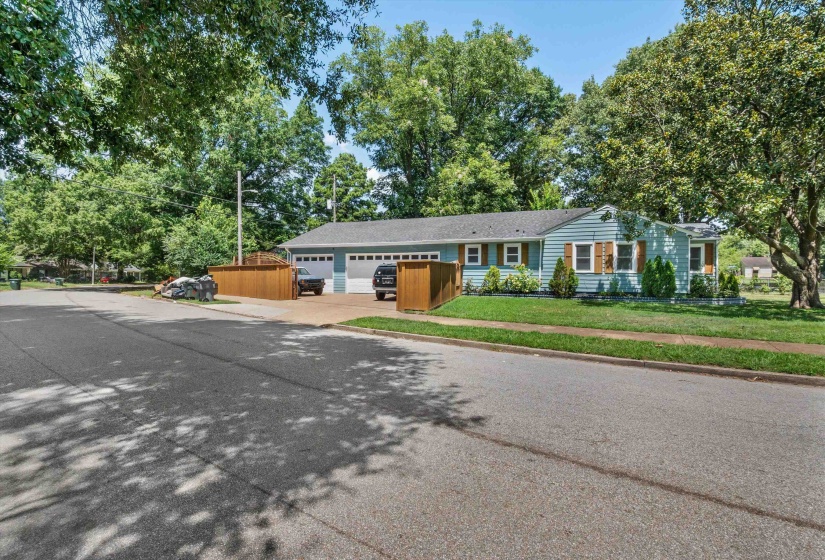 1305 GHERALD ST, Memphis, Tennessee 38108, 4 Bedroom Bedrooms, 7 Room Rooms,3.1 BathroomBathrooms,Residential,For Sale,GHERALD,0,10228845