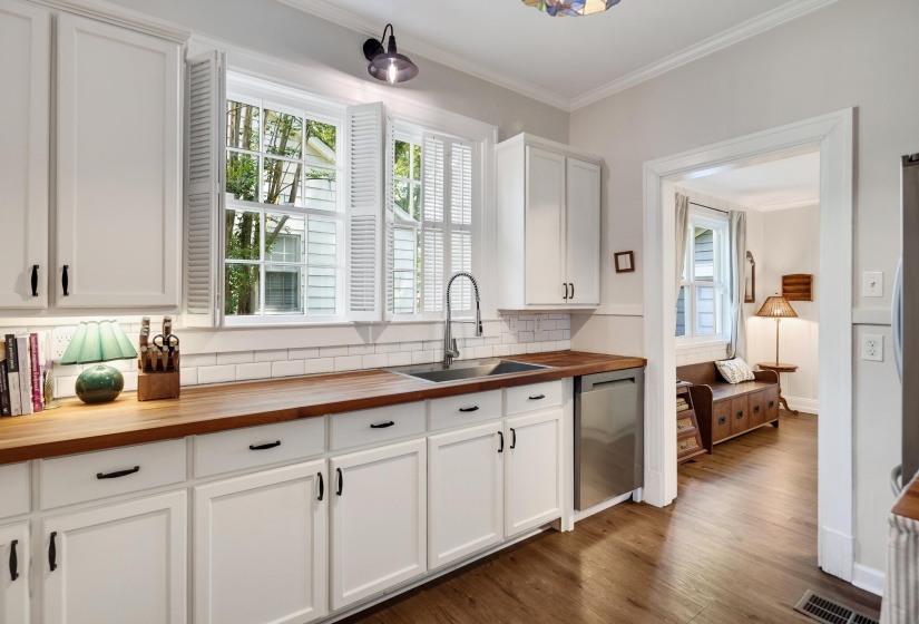 424 ALEXANDER ST, Memphis, Tennessee 38111, 2 Bedroom Bedrooms, 6 Room Rooms,1 BathroomBathrooms,Residential,For Sale,ALEXANDER,0,10228847