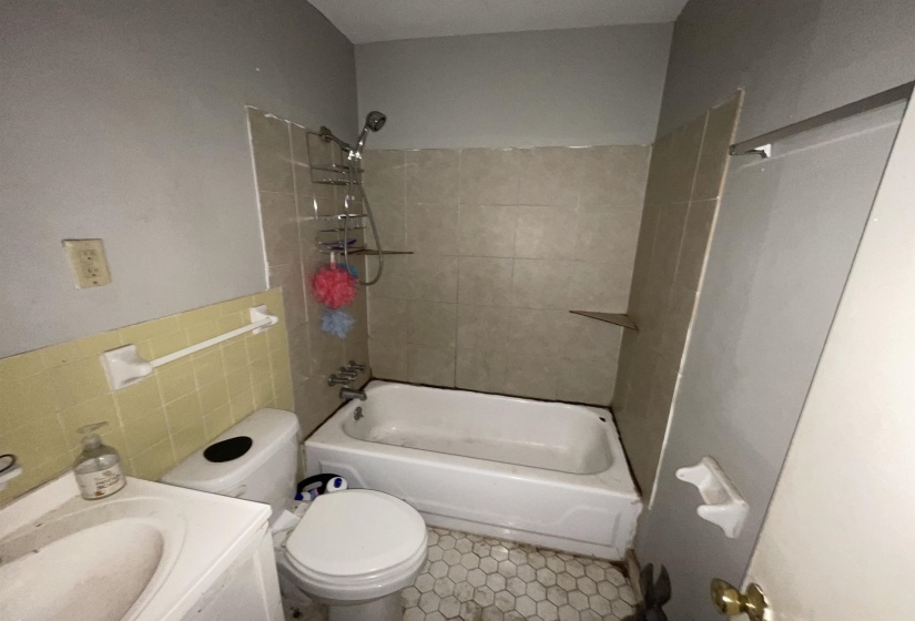 5573 APPLE BLOSSOM DR, Memphis, Tennessee 38115, 4 Bedroom Bedrooms, 10 Room Rooms,2.2 BathroomBathrooms,Residential,For Sale,APPLE BLOSSOM,0,10228850