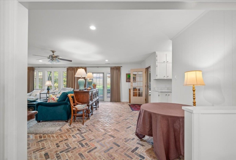 4688 CROSSOVER LN, Memphis, Tennessee 38117, 3 Bedroom Bedrooms, 7 Room Rooms,2.1 BathroomBathrooms,Residential,For Sale,CROSSOVER,0,10228859