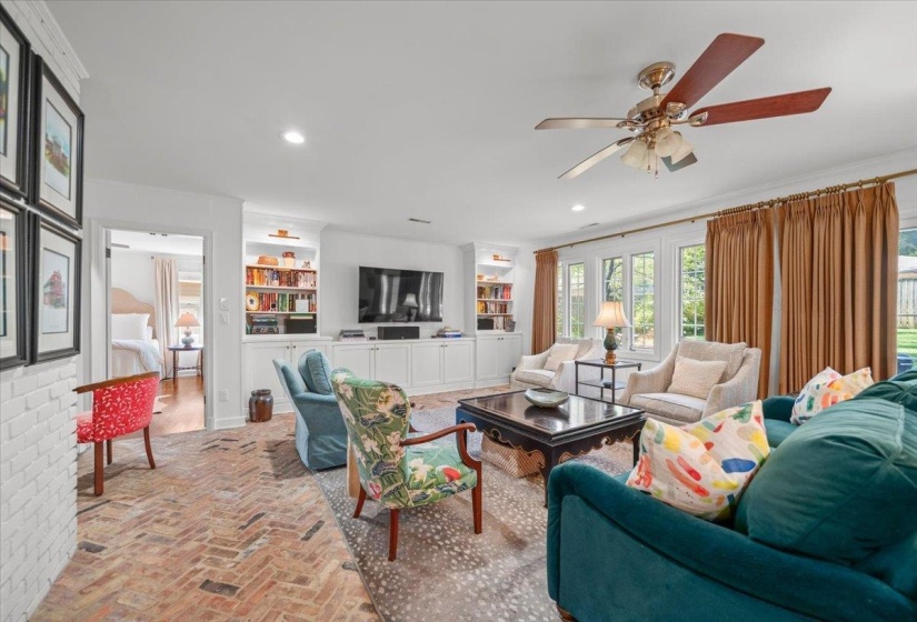 4688 CROSSOVER LN, Memphis, Tennessee 38117, 3 Bedroom Bedrooms, 7 Room Rooms,2.1 BathroomBathrooms,Residential,For Sale,CROSSOVER,0,10228859