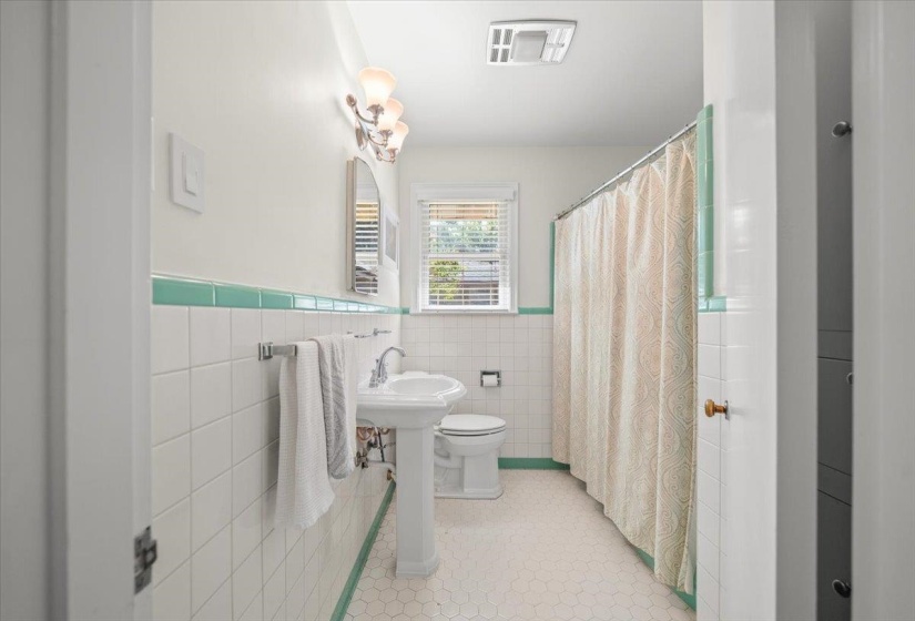 4688 CROSSOVER LN, Memphis, Tennessee 38117, 3 Bedroom Bedrooms, 7 Room Rooms,2.1 BathroomBathrooms,Residential,For Sale,CROSSOVER,0,10228859