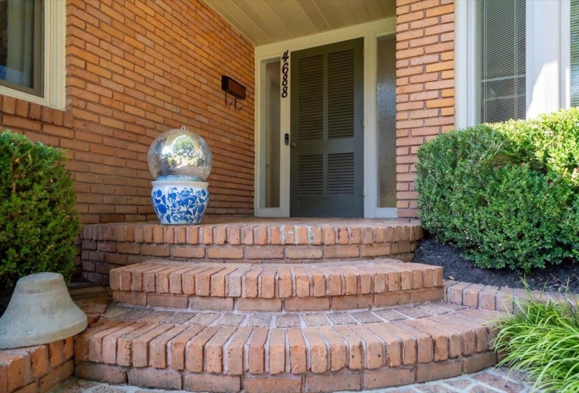 4688 CROSSOVER LN, Memphis, Tennessee 38117, 3 Bedroom Bedrooms, 7 Room Rooms,2.1 BathroomBathrooms,Residential,For Sale,CROSSOVER,0,10228859