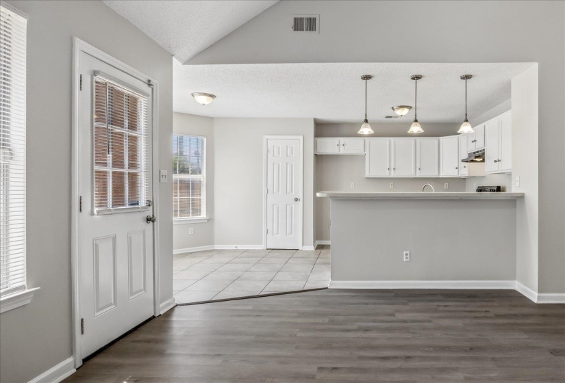 6943 COUNTRY WALK DR, Cordova, Tennessee 38018, 3 Bedroom Bedrooms, 6 Room Rooms,2 BathroomBathrooms,Residential,For Sale,COUNTRY WALK,0,10228870
