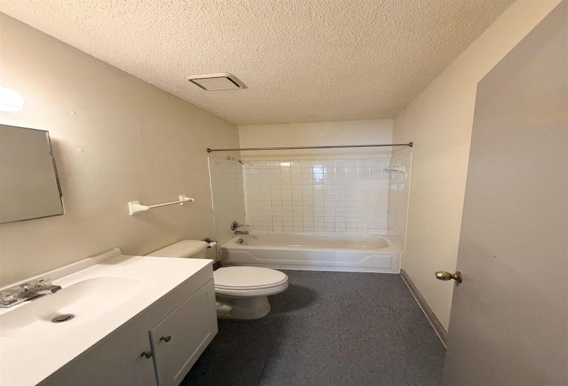 1092 EVERGREEN ST, Memphis, Tennessee 38107, 3 Bedroom Bedrooms, 0 ,2 BathroomBathrooms,Duplexes,For Sale,EVERGREEN,0,10228912