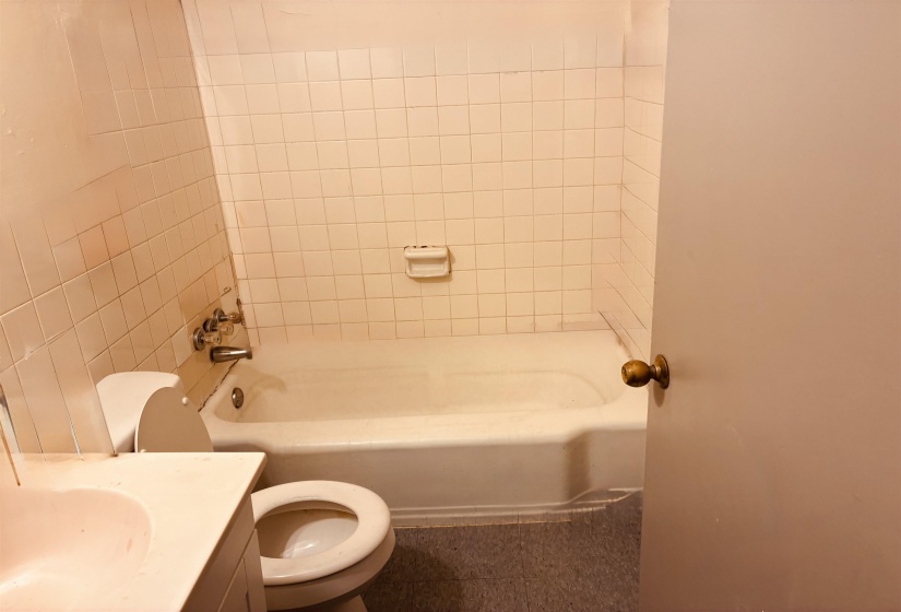 1092 EVERGREEN ST, Memphis, Tennessee 38107, 3 Bedroom Bedrooms, 0 ,2 BathroomBathrooms,Duplexes,For Sale,EVERGREEN,0,10228912