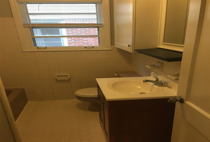 1185 PERKINS TER, Memphis, Tennessee 38117, 4 Bedroom Bedrooms, 9 Room Rooms,2 BathroomBathrooms,Rental Properties,For Sale,PERKINS,0,10228916