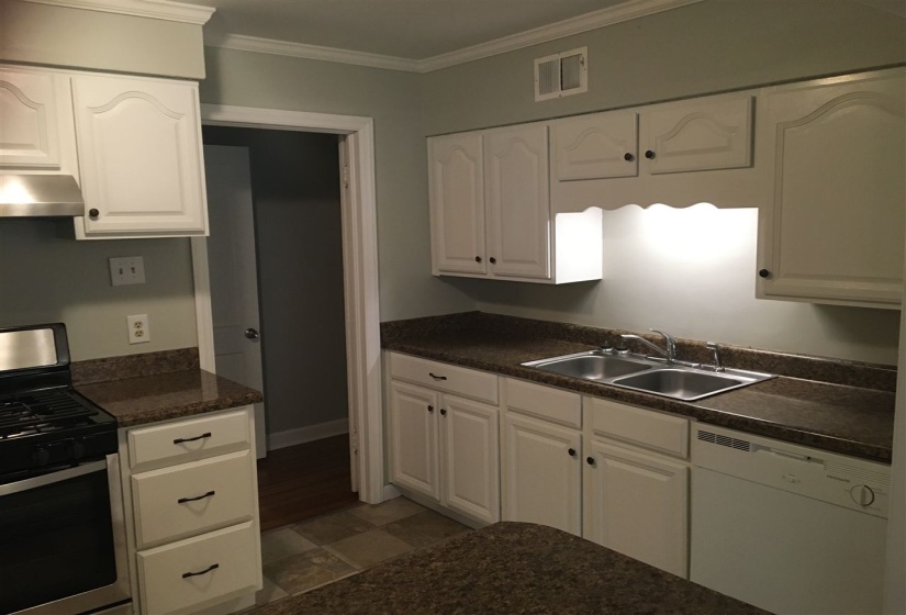 1185 PERKINS TER, Memphis, Tennessee 38117, 4 Bedroom Bedrooms, 9 Room Rooms,2 BathroomBathrooms,Rental Properties,For Sale,PERKINS,0,10228916