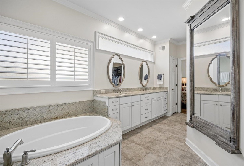 9421 PLANTATION WAY LN, Germantown, Tennessee 38139, 4 Bedroom Bedrooms, 9 Room Rooms,3.1 BathroomBathrooms,Residential,For Sale,PLANTATION WAY,0,10228908