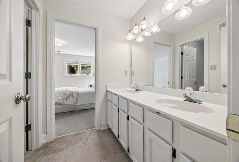9421 PLANTATION WAY LN, Germantown, Tennessee 38139, 4 Bedroom Bedrooms, 9 Room Rooms,3.1 BathroomBathrooms,Residential,For Sale,PLANTATION WAY,0,10228908
