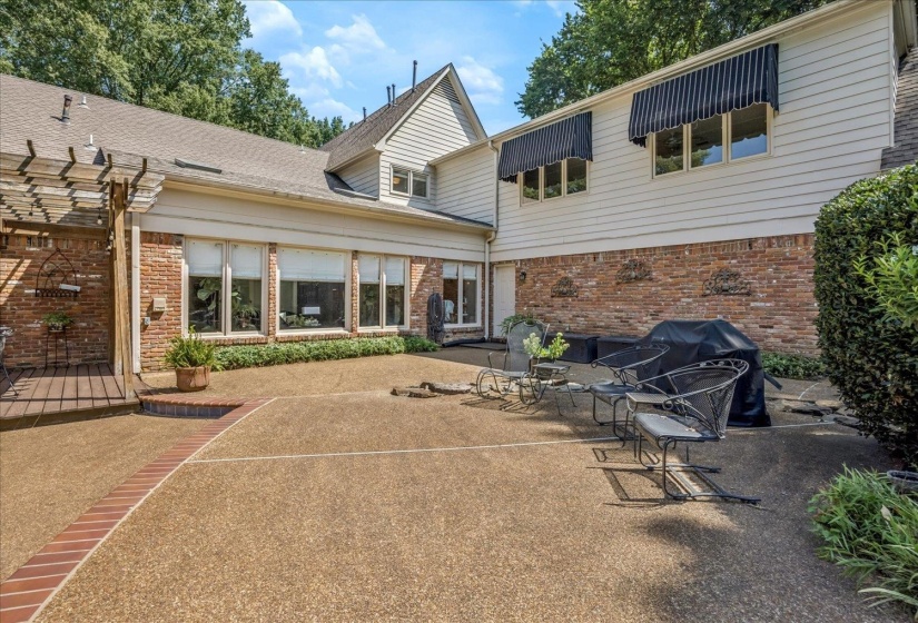 9421 PLANTATION WAY LN, Germantown, Tennessee 38139, 4 Bedroom Bedrooms, 9 Room Rooms,3.1 BathroomBathrooms,Residential,For Sale,PLANTATION WAY,0,10228908