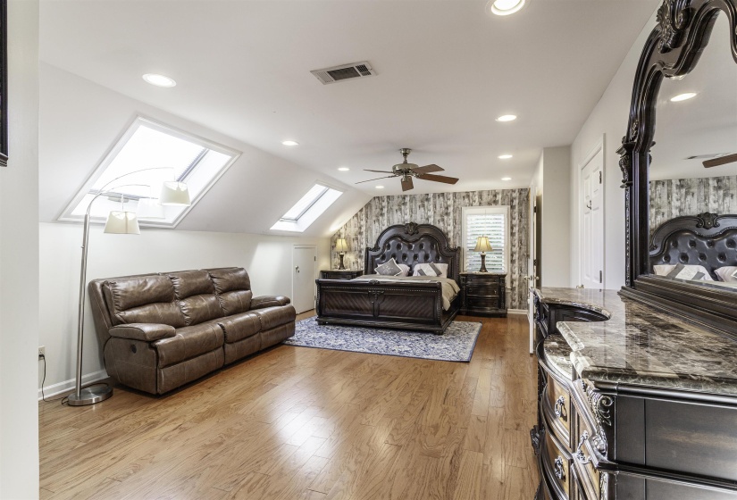 1337 FAIRWAY FOREST DR, Memphis, Tennessee 38016, 5 Bedroom Bedrooms, 9 Room Rooms,3.1 BathroomBathrooms,Residential,For Sale,FAIRWAY FOREST,0,10228911