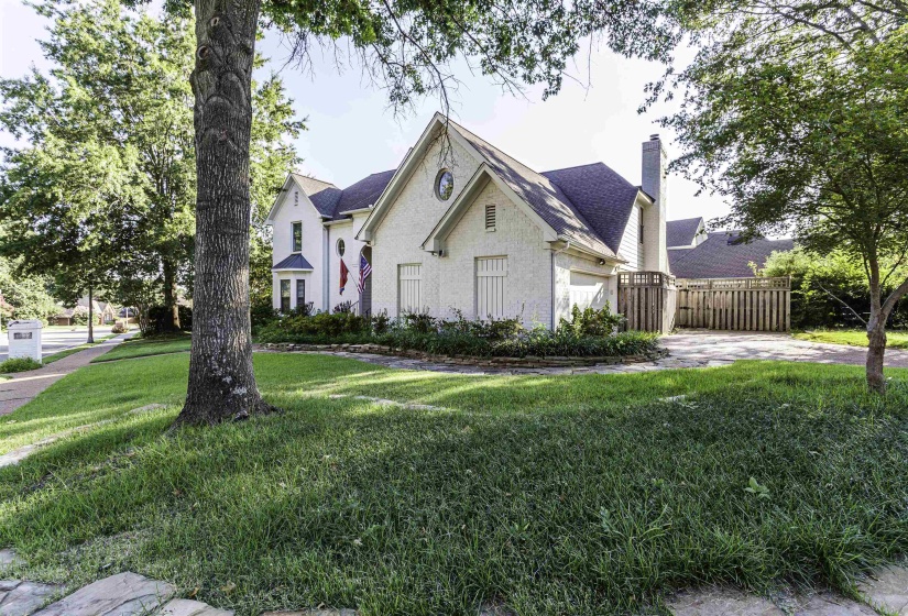 1337 FAIRWAY FOREST DR, Memphis, Tennessee 38016, 5 Bedroom Bedrooms, 9 Room Rooms,3.1 BathroomBathrooms,Residential,For Sale,FAIRWAY FOREST,0,10228911