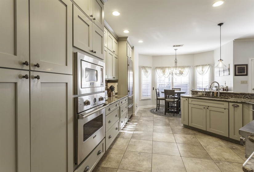 1337 FAIRWAY FOREST DR, Memphis, Tennessee 38016, 5 Bedroom Bedrooms, 9 Room Rooms,3.1 BathroomBathrooms,Residential,For Sale,FAIRWAY FOREST,0,10228911