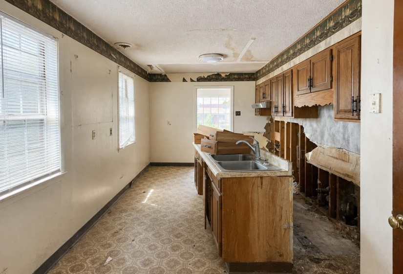 3206 SALTER RD, Memphis, Tennessee 38109, 3 Bedroom Bedrooms, 6 Room Rooms,2 BathroomBathrooms,Residential,For Sale,SALTER,0,10228914