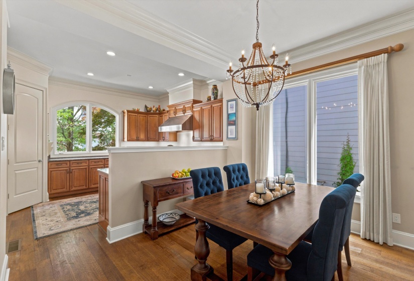 1011 ISLAND PARK DR, Memphis, Tennessee 38103, 4 Bedroom Bedrooms, 9 Room Rooms,3.1 BathroomBathrooms,Residential,For Sale,ISLAND PARK,0,10228920