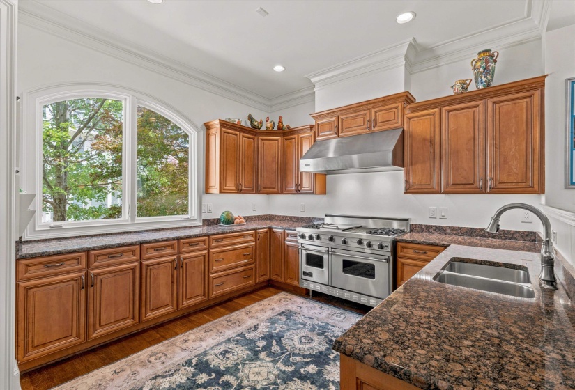 1011 ISLAND PARK DR, Memphis, Tennessee 38103, 4 Bedroom Bedrooms, 9 Room Rooms,3.1 BathroomBathrooms,Residential,For Sale,ISLAND PARK,0,10228920