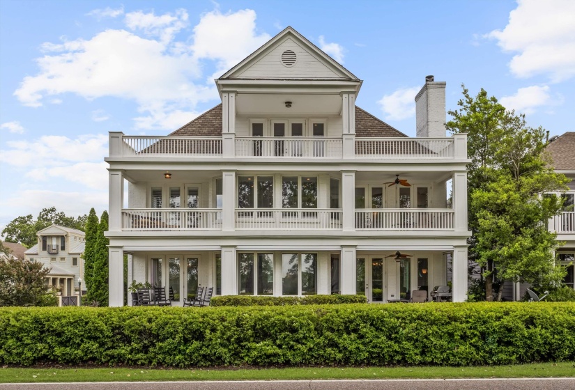 1011 ISLAND PARK DR, Memphis, Tennessee 38103, 4 Bedroom Bedrooms, 9 Room Rooms,3.1 BathroomBathrooms,Residential,For Sale,ISLAND PARK,0,10228920