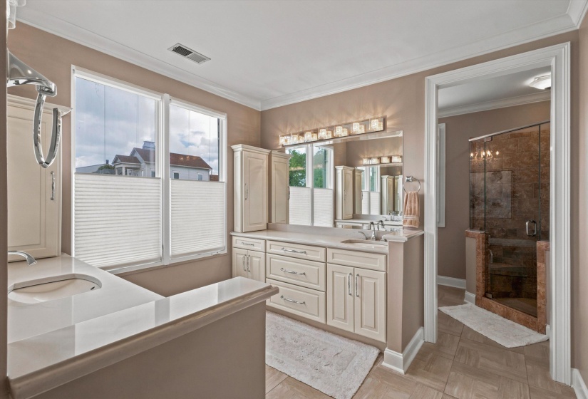 1011 ISLAND PARK DR, Memphis, Tennessee 38103, 4 Bedroom Bedrooms, 9 Room Rooms,3.1 BathroomBathrooms,Residential,For Sale,ISLAND PARK,0,10228920