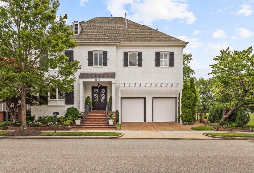 1011 ISLAND PARK DR, Memphis, Tennessee 38103, 4 Bedroom Bedrooms, 9 Room Rooms,3.1 BathroomBathrooms,Residential,For Sale,ISLAND PARK,0,10228920