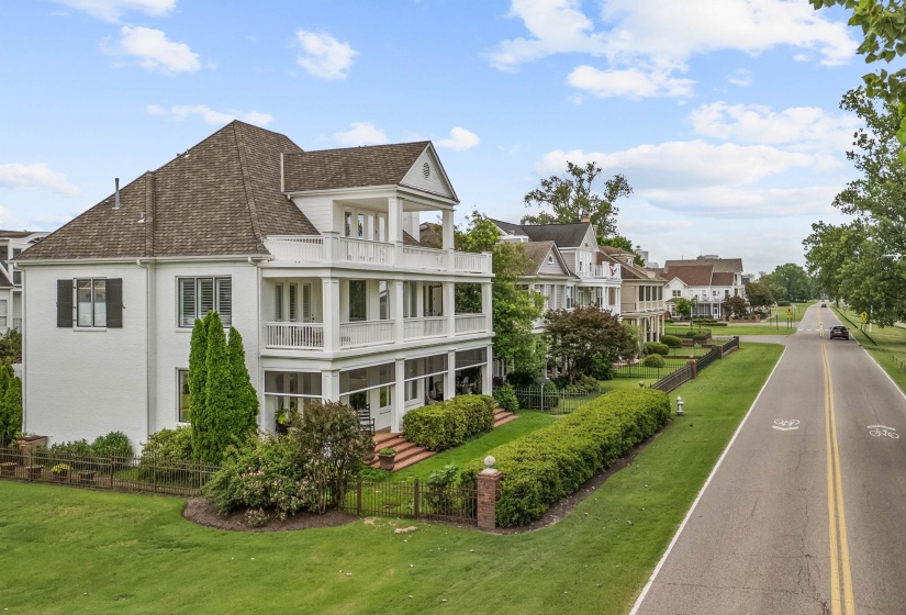 1011 ISLAND PARK DR, Memphis, Tennessee 38103, 4 Bedroom Bedrooms, 9 Room Rooms,3.1 BathroomBathrooms,Residential,For Sale,ISLAND PARK,0,10228920