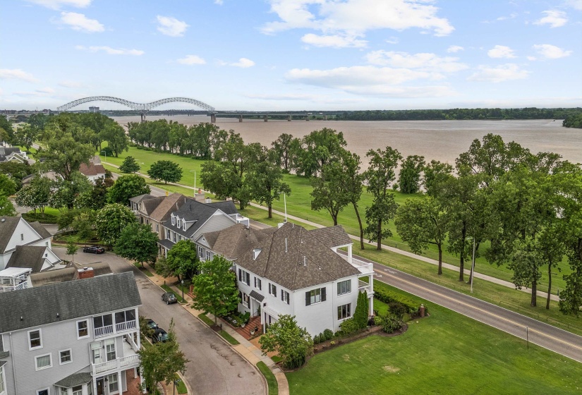1011 ISLAND PARK DR, Memphis, Tennessee 38103, 4 Bedroom Bedrooms, 9 Room Rooms,3.1 BathroomBathrooms,Residential,For Sale,ISLAND PARK,0,10228920