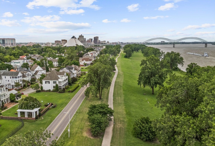 1011 ISLAND PARK DR, Memphis, Tennessee 38103, 4 Bedroom Bedrooms, 9 Room Rooms,3.1 BathroomBathrooms,Residential,For Sale,ISLAND PARK,0,10228920