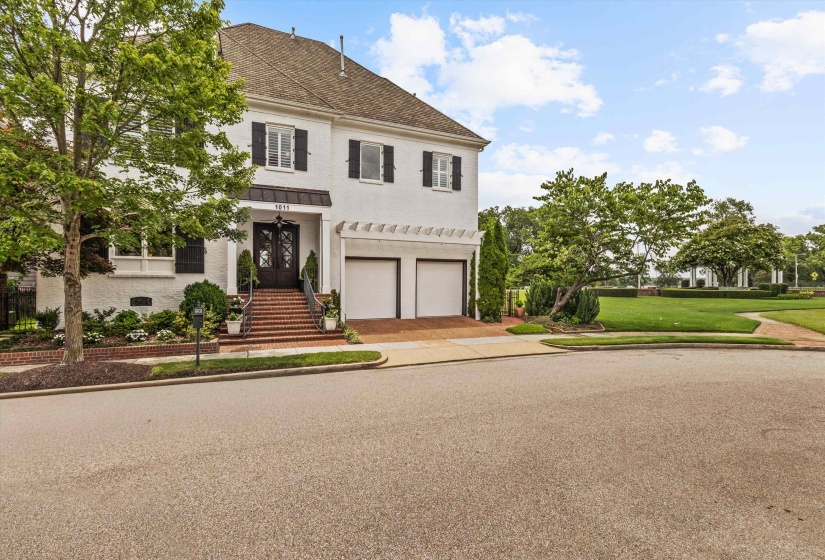 1011 ISLAND PARK DR, Memphis, Tennessee 38103, 4 Bedroom Bedrooms, 9 Room Rooms,3.1 BathroomBathrooms,Residential,For Sale,ISLAND PARK,0,10228920