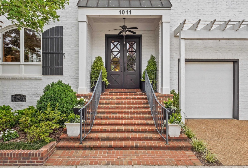 1011 ISLAND PARK DR, Memphis, Tennessee 38103, 4 Bedroom Bedrooms, 9 Room Rooms,3.1 BathroomBathrooms,Residential,For Sale,ISLAND PARK,0,10228920